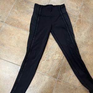 Great condition size 8 black lululemon leggings.